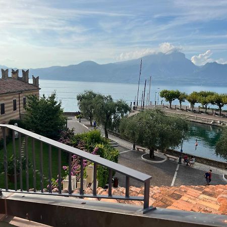 Suite La Castellana Torri Del Benaco Bagian luar foto