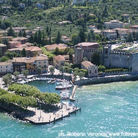 Suite La Castellana Torri Del Benaco Bagian luar foto