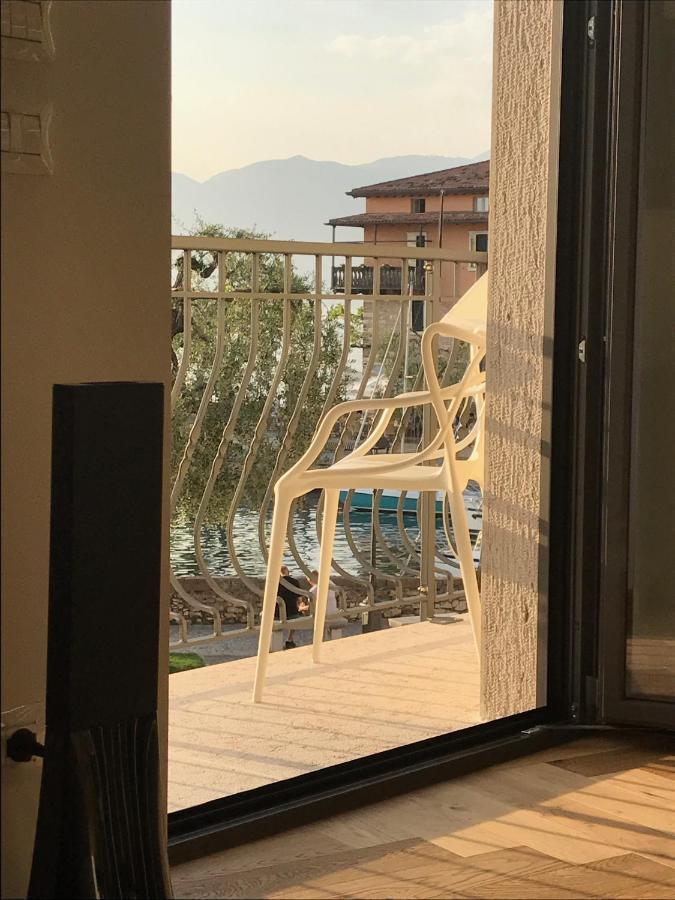 Suite La Castellana Torri Del Benaco Bagian luar foto