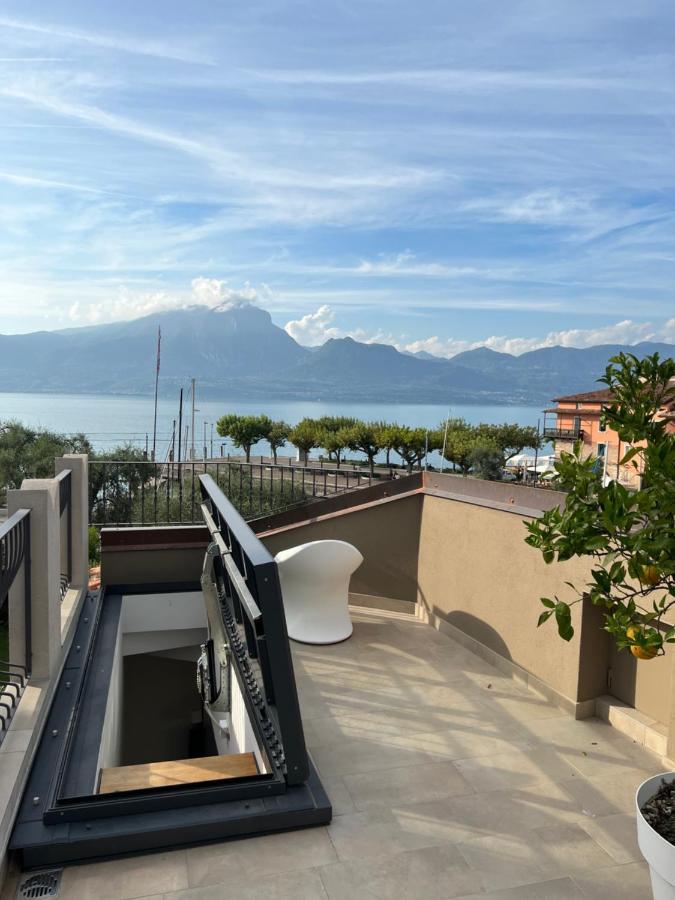 Suite La Castellana Torri Del Benaco Bagian luar foto