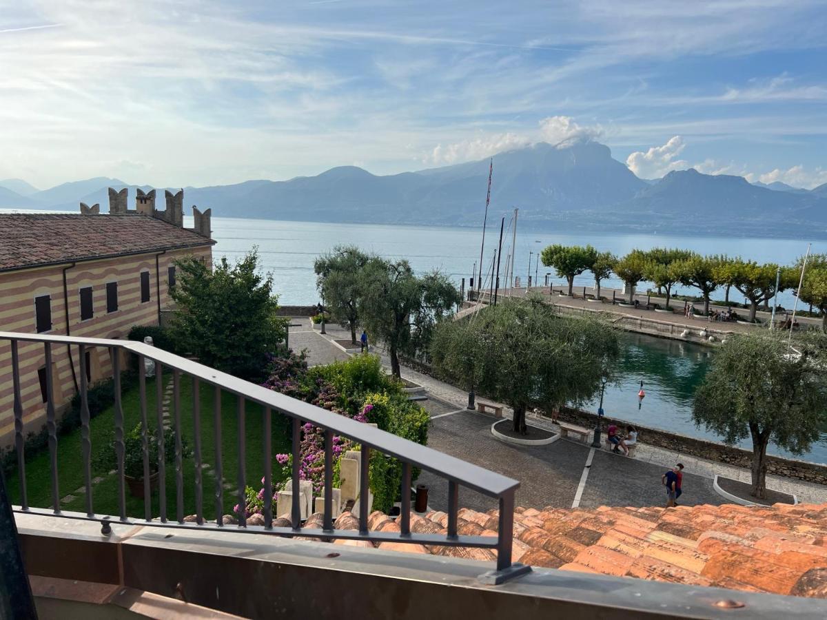 Suite La Castellana Torri Del Benaco Bagian luar foto