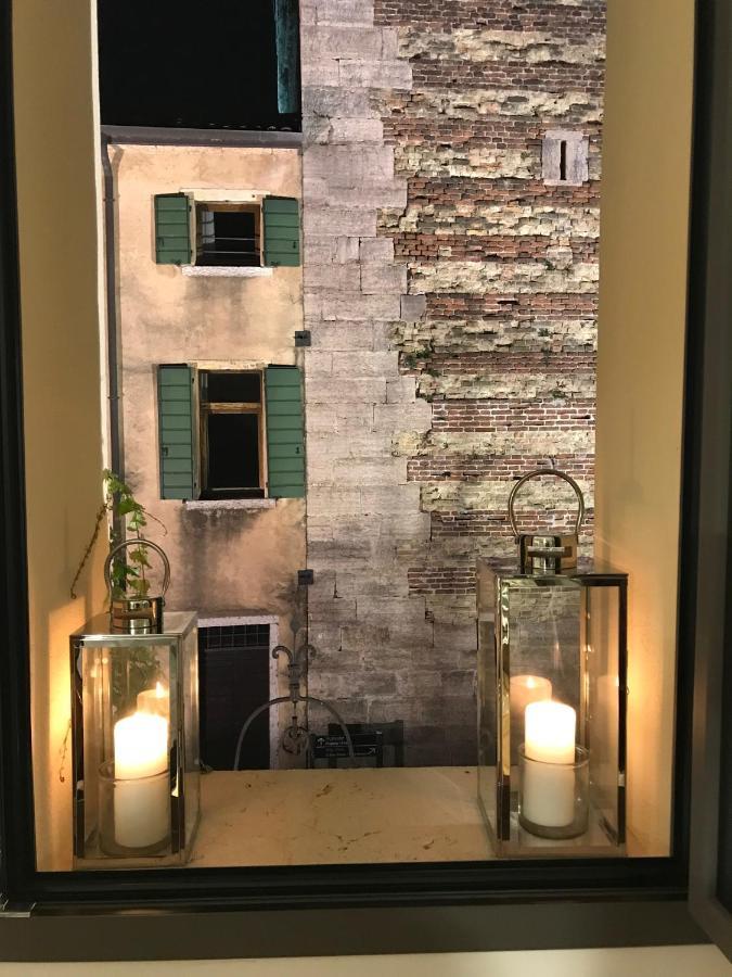 Suite La Castellana Torri Del Benaco Bagian luar foto