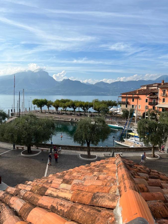 Suite La Castellana Torri Del Benaco Bagian luar foto