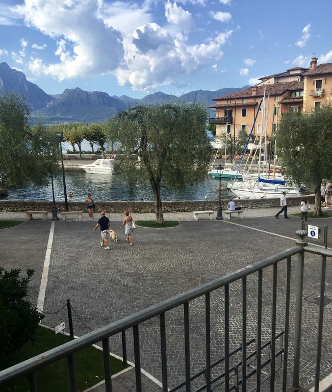 Suite La Castellana Torri Del Benaco Bagian luar foto