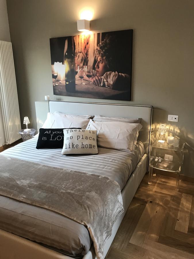 Suite La Castellana Torri Del Benaco Bagian luar foto