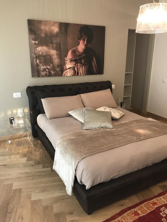 Suite La Castellana Torri Del Benaco Bagian luar foto