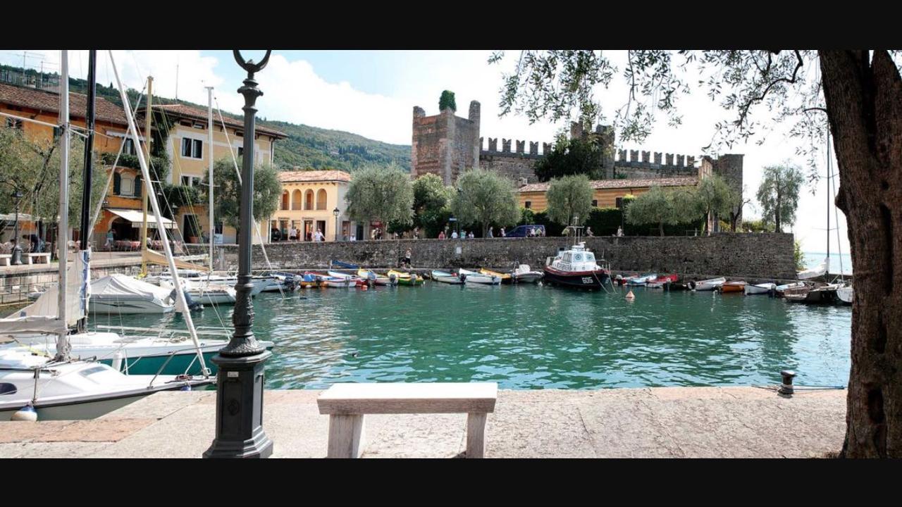 Suite La Castellana Torri Del Benaco Bagian luar foto