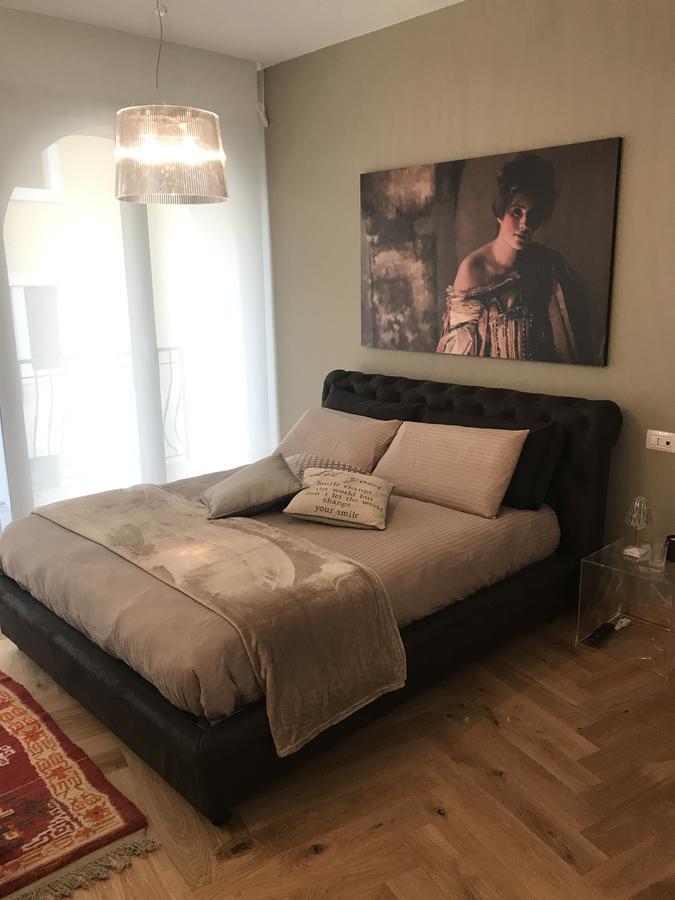 Suite La Castellana Torri Del Benaco Bagian luar foto