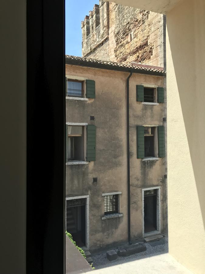 Suite La Castellana Torri Del Benaco Bagian luar foto
